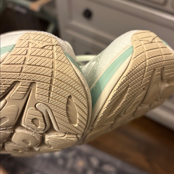 Hoka Women's sea green Clifton 10 Athletic Shoes - Picture 8 of 8